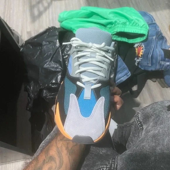 Yeezy boost 700 - Picture 3 of 5